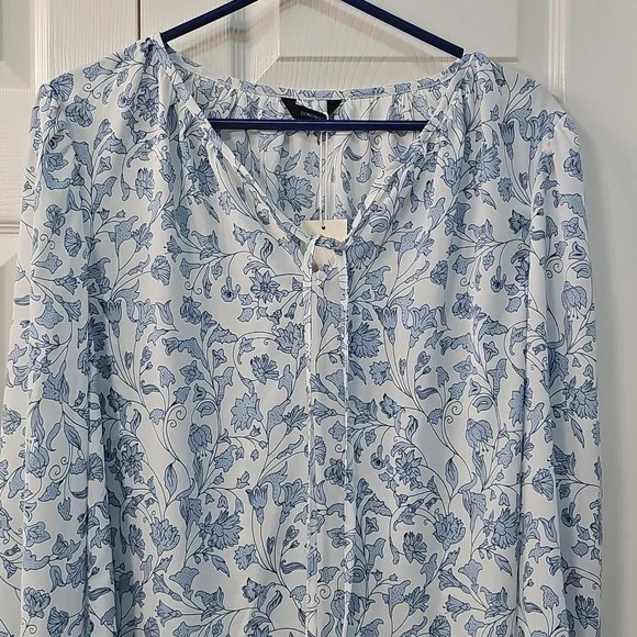 Dokotoo Floral Blue Blouse Top Size Large Worn 1 Time - Picture 5 of 13
